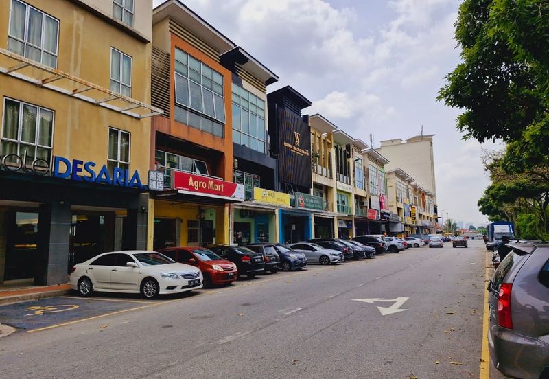 Pusat Dagangan Seri Utama PJU 5