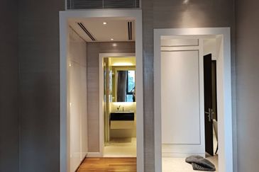 Pavilion Ceylon Hill @ Bukit Ceylon, Bukit Bintang, Kuala Lumpur - 3 storey Strata Bungalow - Commercial title allows all kinds of business - Roi 4.5%