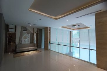 Pavilion Ceylon Hill @ Bukit Ceylon, Bukit Bintang, Kuala Lumpur - 3 storey Strata Bungalow - Commercial title allows all kinds of business - Roi 4.5%