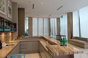 Pavilion Ceylon Hill @ Bukit Ceylon, Bukit Bintang, Kuala Lumpur - 3 storey Strata Bungalow - Commercial title allows all kinds of business - Roi 4.5%