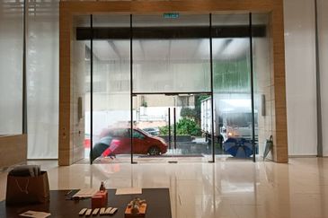 Pavilion Ceylon Hill @ Bukit Ceylon, Bukit Bintang, Kuala Lumpur - 3 storey Strata Bungalow - Commercial title allows all kinds of business - Roi 4.5%