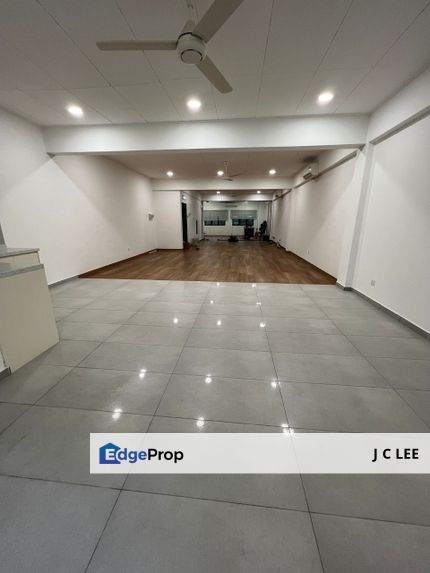 Renovated End lot 1st floor Office - Taman Puncak Jalil @ Seri Kembangan - Ready unit, Selangor, Seri Kembangan