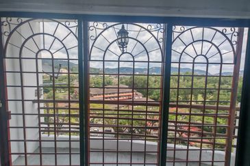 Emerald Hill, Taman Bukit Indah