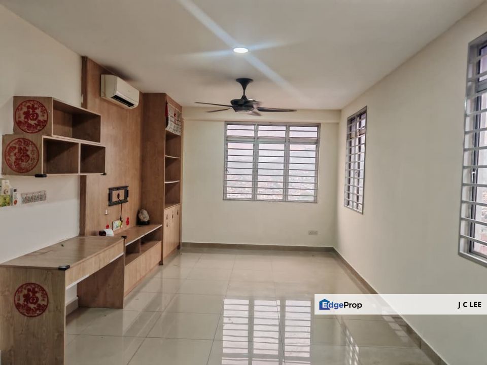 228 Condo @ Selayang Baru-Renovated level 15-Sale below bank value 10k, Selangor, Selayang