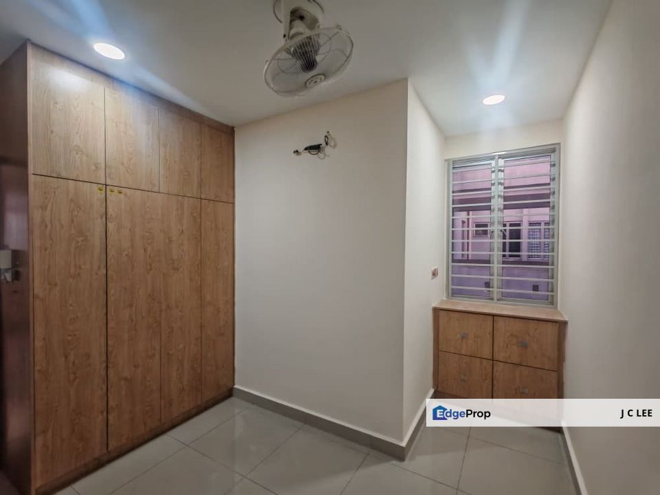 228 Condo @ Selayang Baru-Renovated level 15-Sale below bank value 10k, Selangor, Selayang