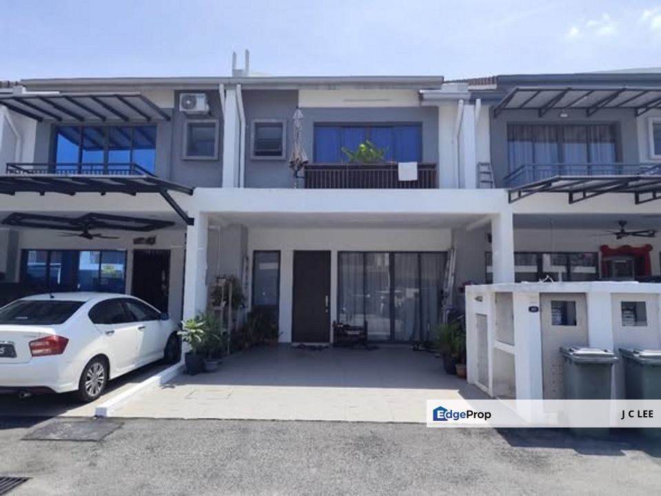 2 storey strata terrace link House  @ (Carnation) Diamond Residence , Semenyih. , Selangor, Semenyih
