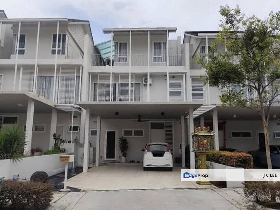 Senja @ Private Lakeview Estate, Bluwater Estate, Mines , Selangor, Seri Kembangan