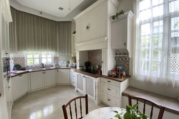 Perdana Lakeview East