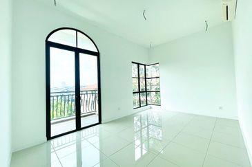 Isle of Kamares, Setia Eco Glades