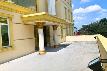 Taipan Business Centre, USJ 10