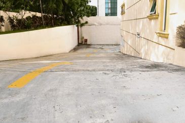 Taipan Business Centre, USJ 10