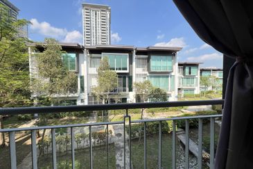 Symphony Hills Schumann