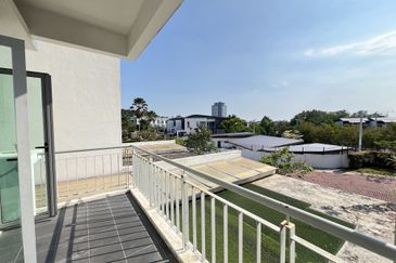 Symphony Hills Schumann