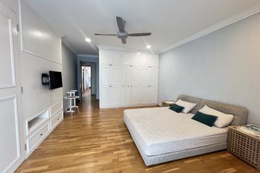 Symphony Hills Schumann