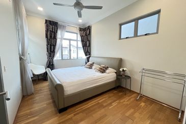 Symphony Hills Schumann