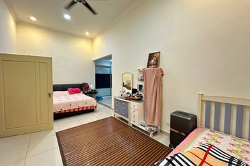 BANDAR ENSTEK (JENTAYU)