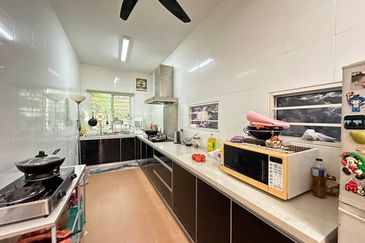 BANDAR ENSTEK (JENTAYU)