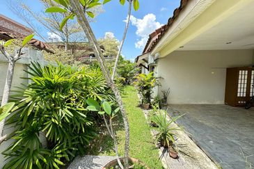 BANDAR ENSTEK (JENTAYU)