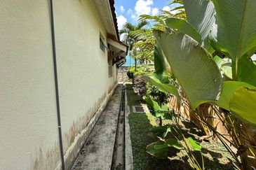 BANDAR ENSTEK (JENTAYU)