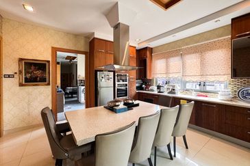 Perdana Lakeview East