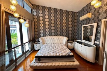 Mozart, Symphony Hills