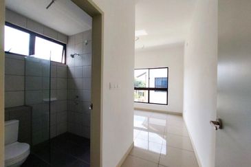 Setia Warisan Tropika