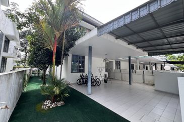 Summerglades, Perdana Lakeview West