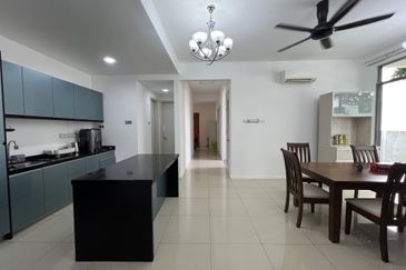 Summerglades, Perdana Lakeview West