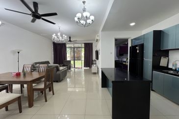 Summerglades, Perdana Lakeview West