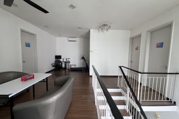 Summerglades, Perdana Lakeview West