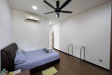 Summerglades, Perdana Lakeview West