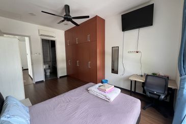 Summerglades, Perdana Lakeview West