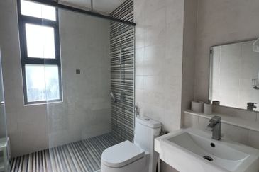 Summerglades, Perdana Lakeview West