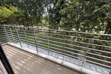 Summerglades, Perdana Lakeview West