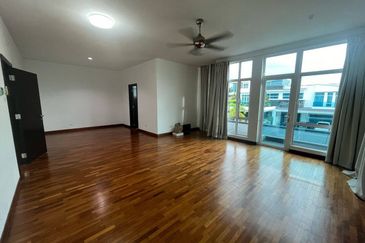 MYDiva, Perdana Lakeview East