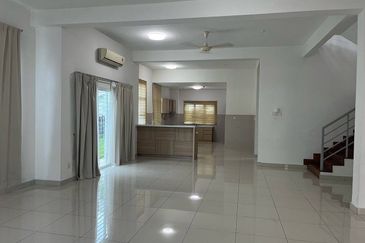 MYDiva, Perdana Lakeview East