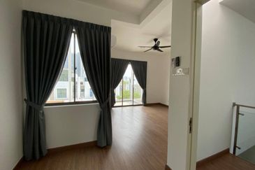 Lake Point Residence