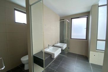 Lake Point Residence