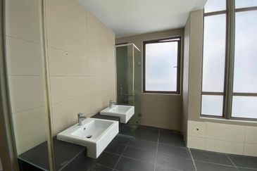 Lake Point Residence