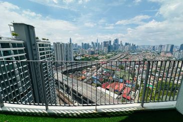 Datum Jelatek Residence