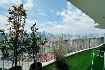 Datum Jelatek Residence