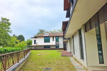 DANAU SURIA, PRESINT 16