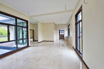 DANAU SURIA, PRESINT 16