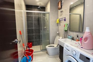 Baypoint @ Country Garden Danga Bay