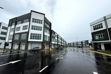 Summit Commercial Hub