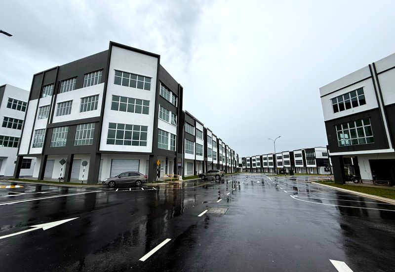 Summit Commercial Hub