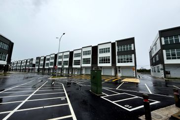 Summit Commercial Hub