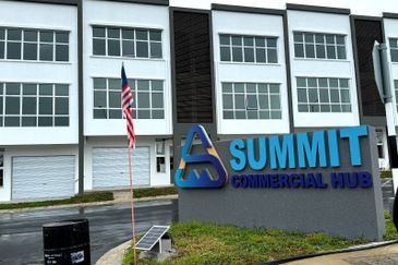 Summit Commercial Hub