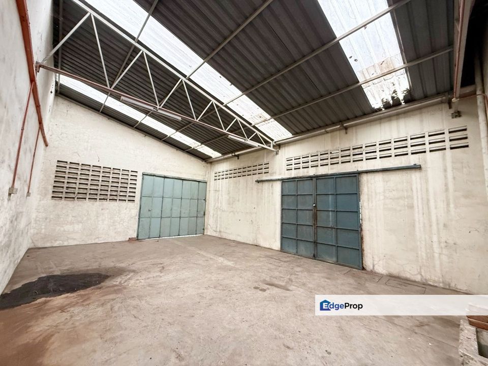 Taman Sri Saleng / Kulai / Single Storey Shop, Johor, Kulai