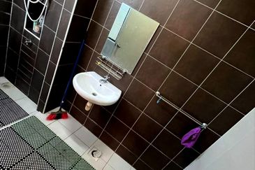 Maple Red, Adda Heights